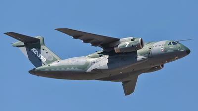 1280px-Embraer_KC-390,_PT-ZNJ_-_Desfile_Cívico_2018_(cropped)