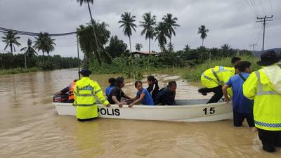 malaysia police floods