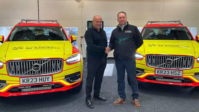 Rob-Hughes-Halls-Electrical-handing-over-the-converted-Hybrid-RRVs-to-Scott-McIlwaine-at-EHAAT-2048x1023.jpg