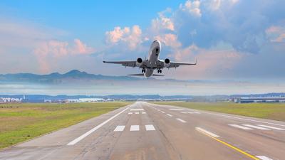 Image of SAF (sustainable aviation fuel) aircraft taking off on runway