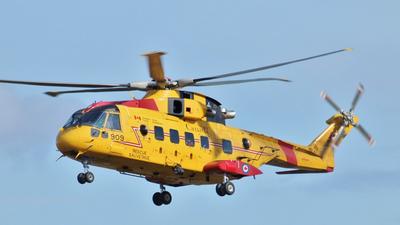 Image of RCAF Cormorant SAR helicopter