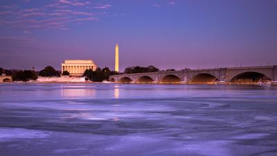 Washington Potomac frozen Jan 2025 GettyImages-2194744532