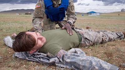 US Guardsmen take part in casualty training in Mongolia