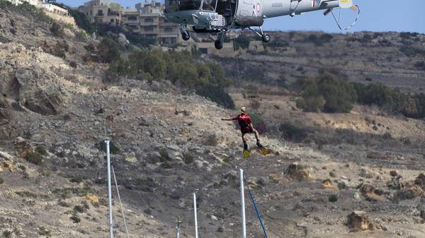 AS350_helicopter_hoists_rescue_swimmer