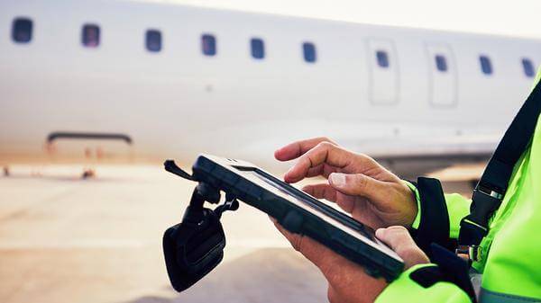 pilot tablet electronic flight bag
