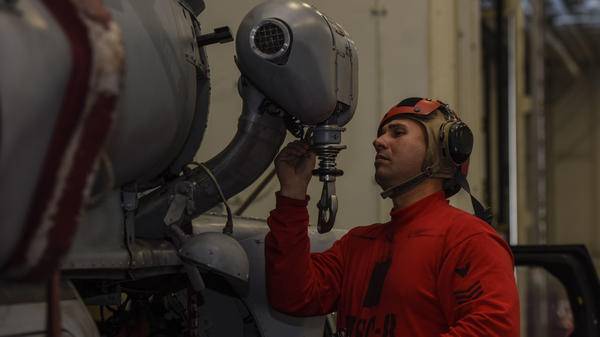 US Navy photo by Mass Communication Specialist 3rd Class Charles DeParlier