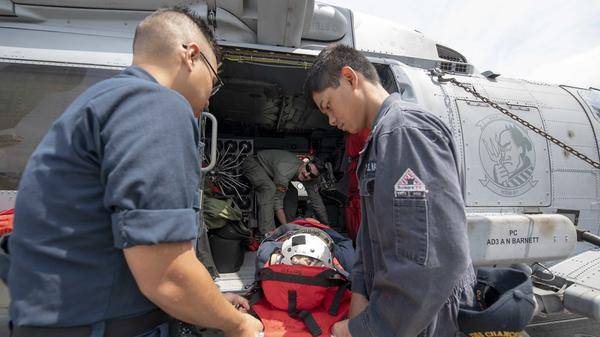 Sailors aboard the Arleigh Burke-class guided-missile destroyer USS McCampbell (DDG 85) move a stretcher during a medical evacuati