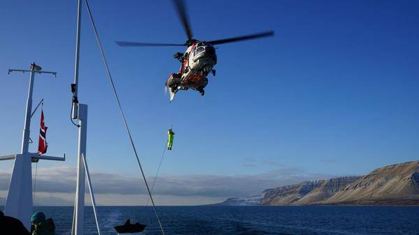 Svalbard SAR helicopter