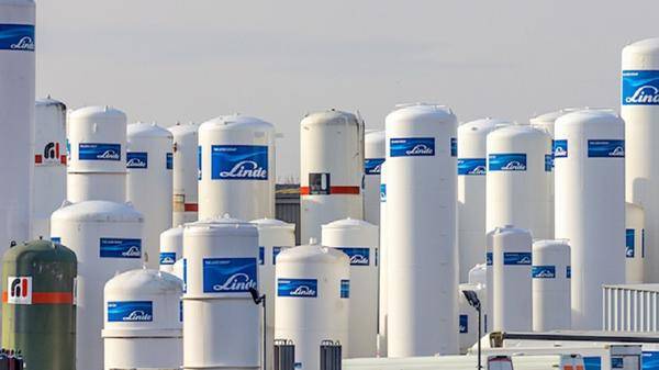 Carbon capture and storage tanks