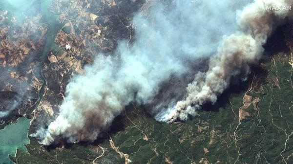 Satellite imagery of Turkey wildfires. Credit to Maxar Technologies.