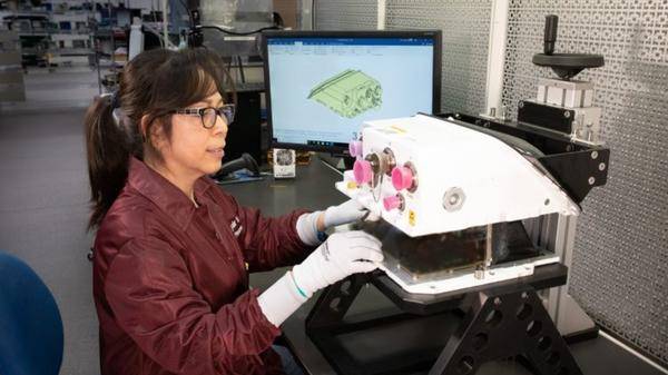 Universal Avionics creates repair capability for enhanced vision cameras