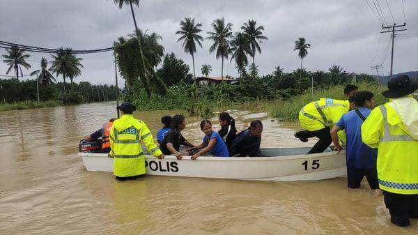 malaysia police floods