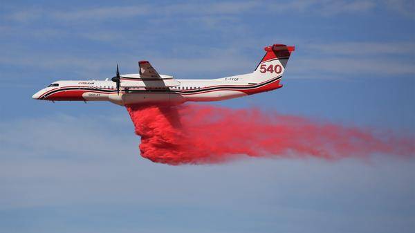 Conair Dash 8-400AT - Photo by Steve Whitby