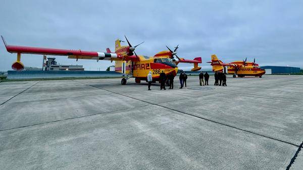 Two Bridger CL-415 Super Scoopers