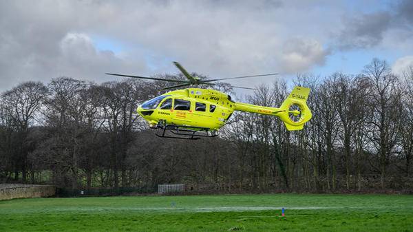 Yellow helicopter, Landing, Field