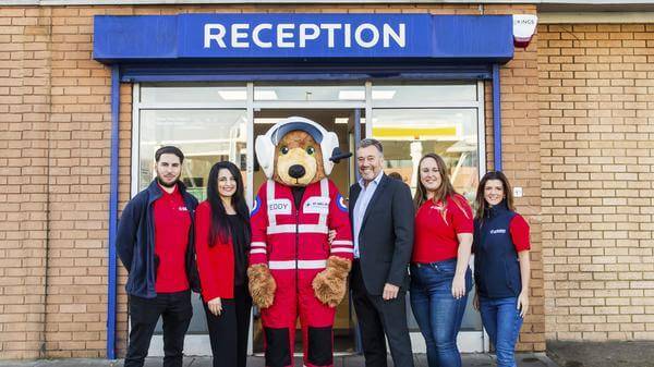 Simmy Akhtar AAUK CEO, (2L) and Roger Griggs, Kwik Fit communications director (3R) join the AAUK partnership team to announce the new relationship