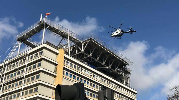 AA-landing-at-Kings-College-Hospital-helipad