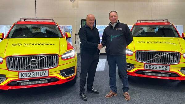 Rob-Hughes-Halls-Electrical-handing-over-the-converted-Hybrid-RRVs-to-Scott-McIlwaine-at-EHAAT-2048x1023.jpg