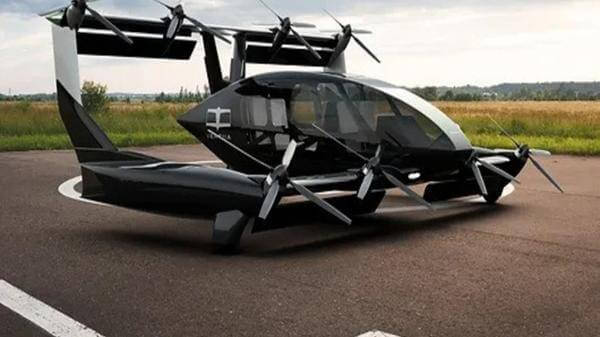 Image of AMSL Aero zero-emissions aircraft on ground