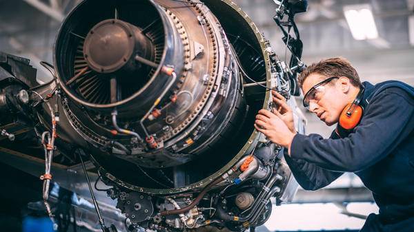 Engineer fixing aircraft