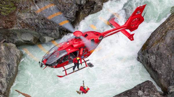 Helicopter using Foresight MX for rescue mission