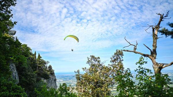 Parachuter