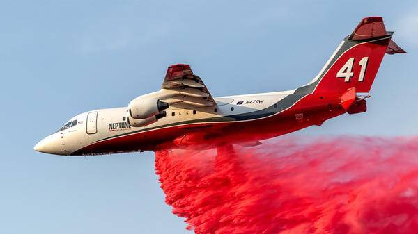 Neptune plane dropping fire retardant