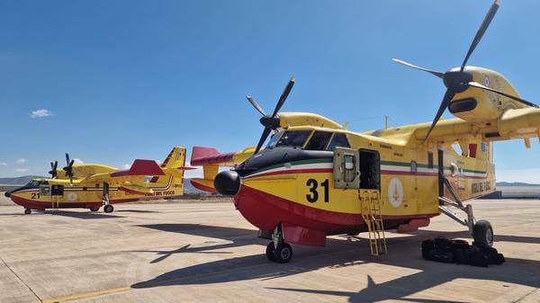 Avincis Canadair 415