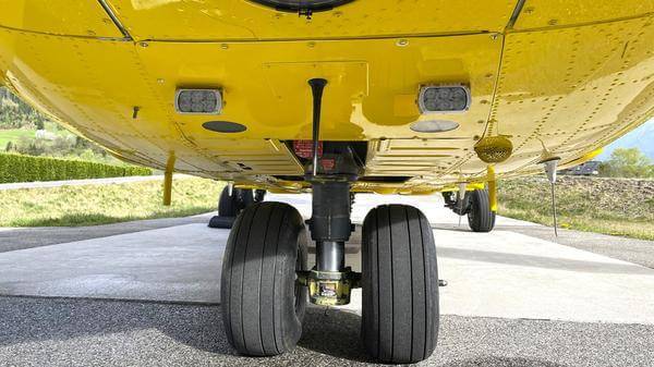SPAES installs pulse lights on AS332 to boost safety and visibility