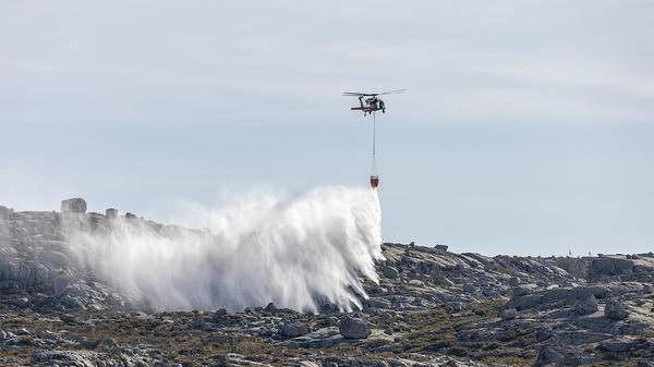 Helicopter dropping fire retardant