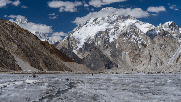 Pakistan Army Aviation helicopters deployed after avalanche on Broad Peak