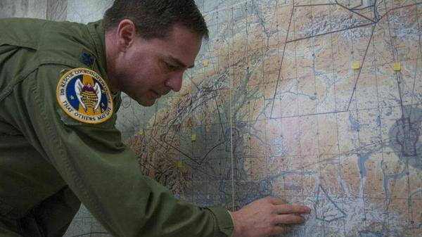 Alaska Air Guardsmen rescue two skiers stranded on Harding Icefield
