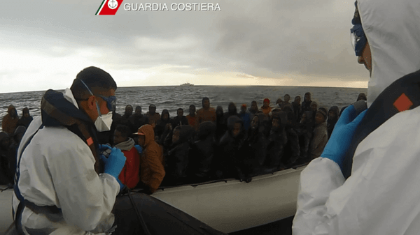Guardia Costiera plane involved in rescues of 2,000 migrants