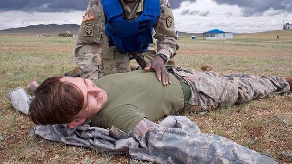US Guardsmen take part in casualty training in Mongolia