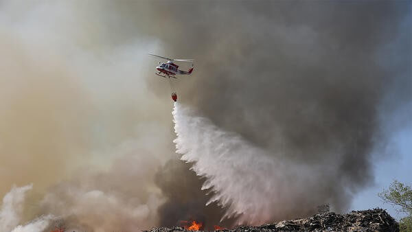 Helicopter dropping fire retardant