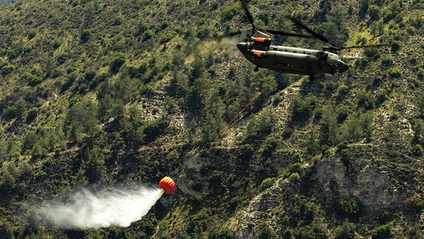 Helicopter carrying bucket